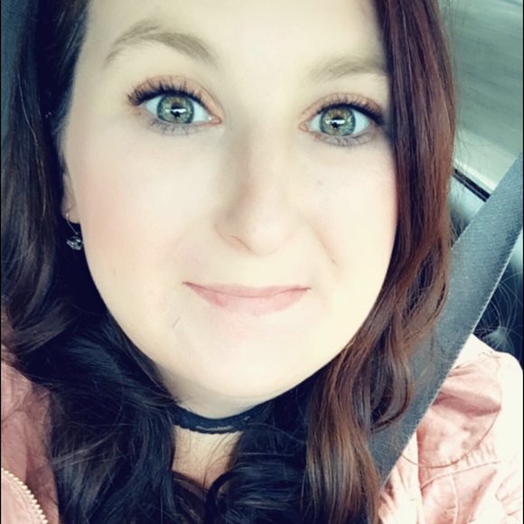 Meet your Posher, Amanda - Picture 1 of 1